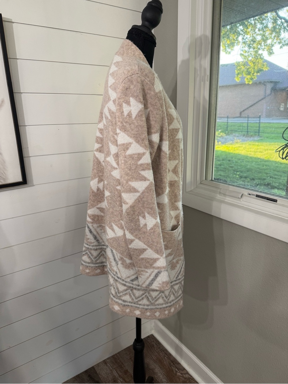 Frye Cozy Cardigan Sweater, Beige White Geometric Aztec Southwest Open Front M - Picture 2 of 5